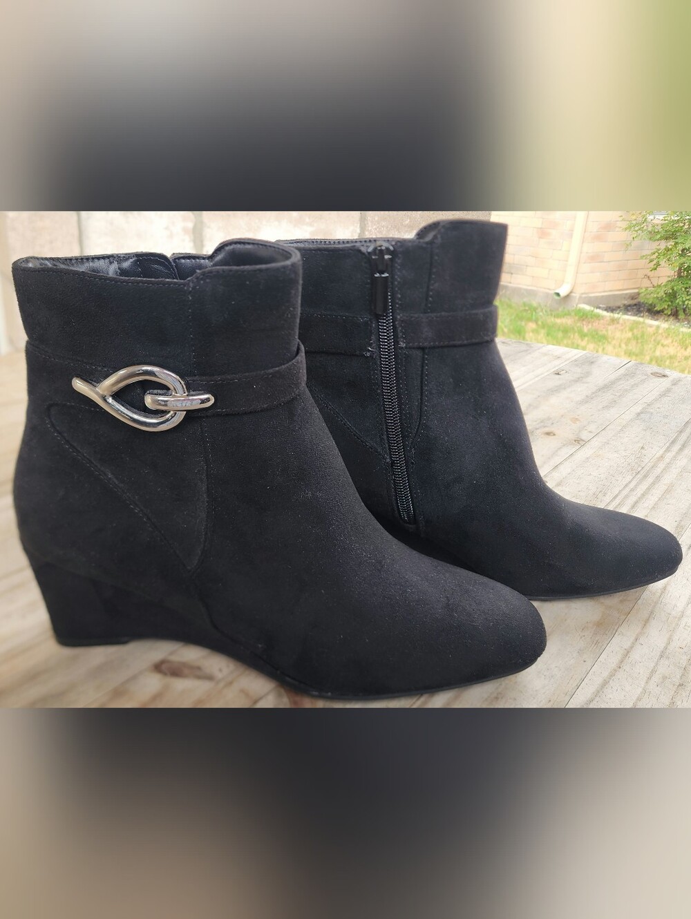 IMPO 8M Jessa Faux Suede Memory Foam Wedge Booties Black Silver Buckle EUC